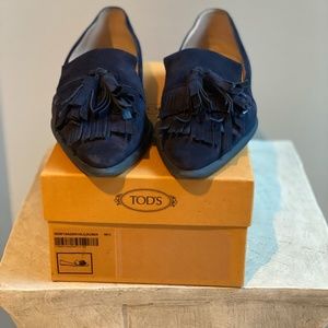 Tod's pointed flats in dark blue suede US 8
